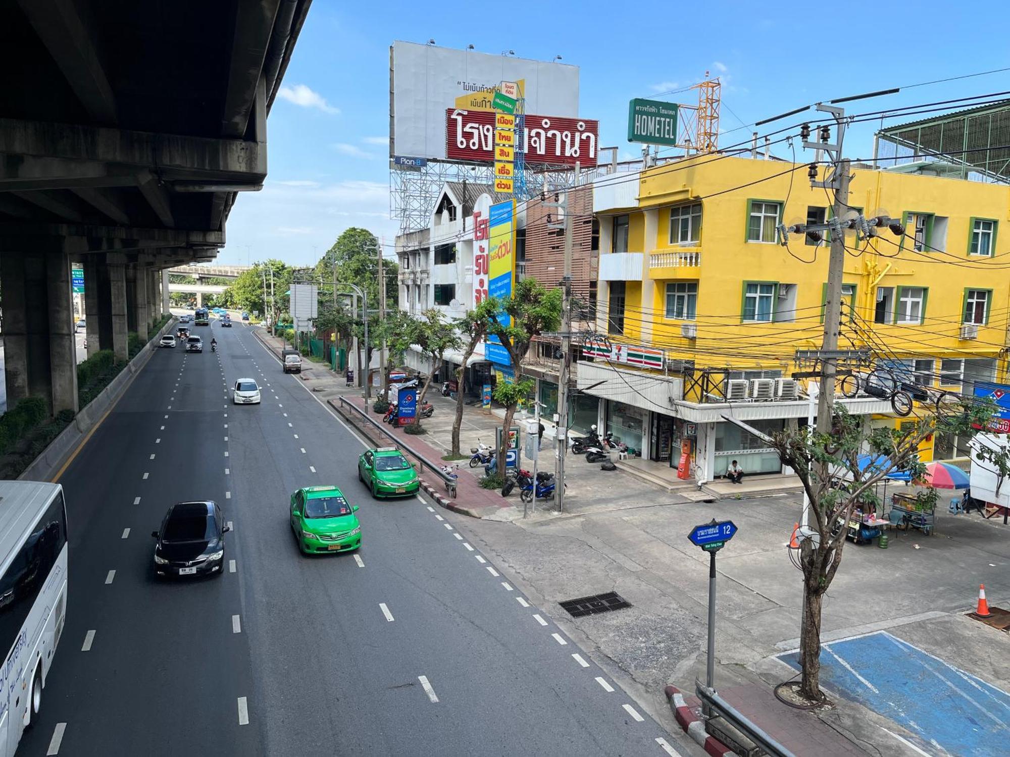 Dao Jaras Fah Hometel ดาวจรัสฟ้าโฮมเทล 방콕 외부 사진